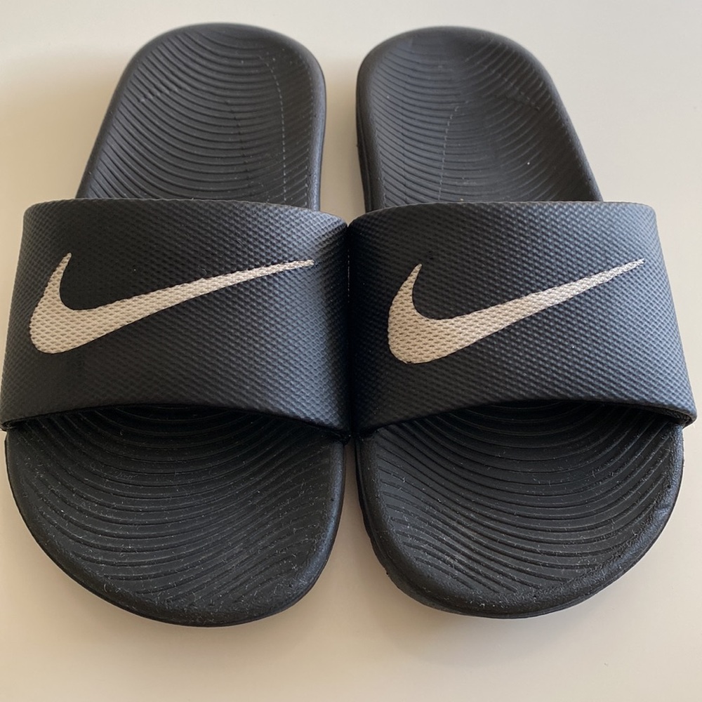 Nike Slides - Picture 4 of 5